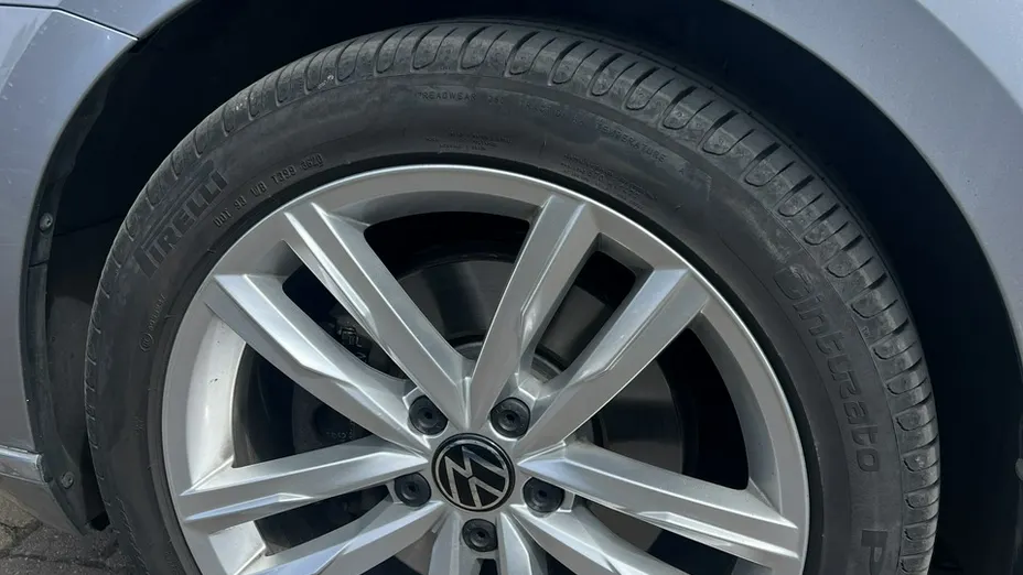 VOLKSWAGEN Passat -
