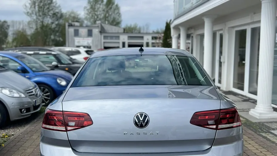VOLKSWAGEN Passat -