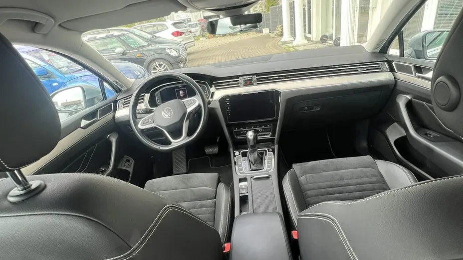 VOLKSWAGEN Passat -