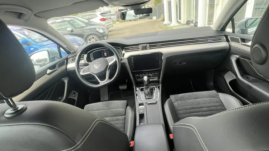 VOLKSWAGEN Passat -