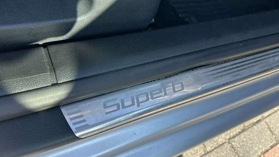 SKODA Superb -