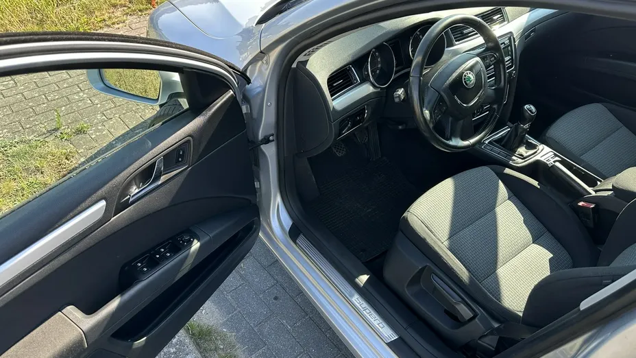 SKODA Superb -