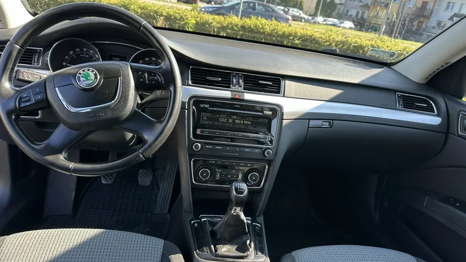 SKODA Superb -
