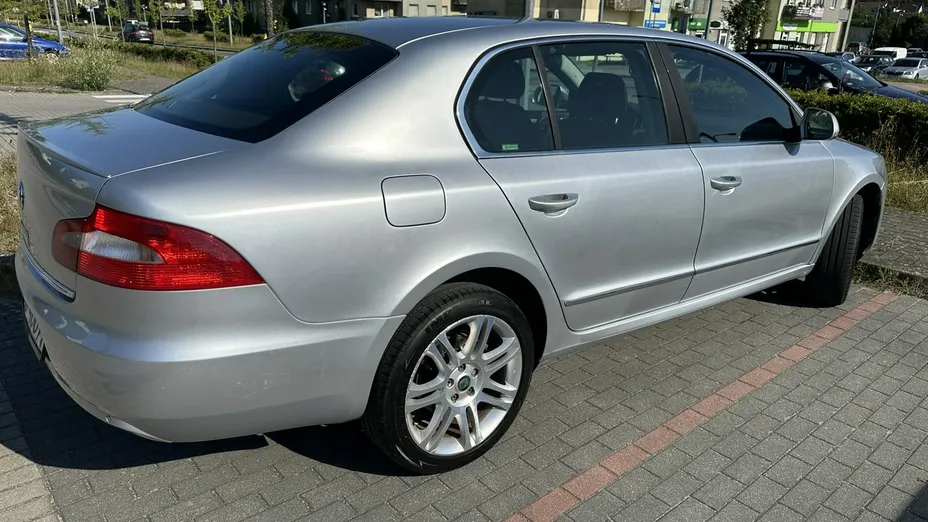 SKODA Superb -