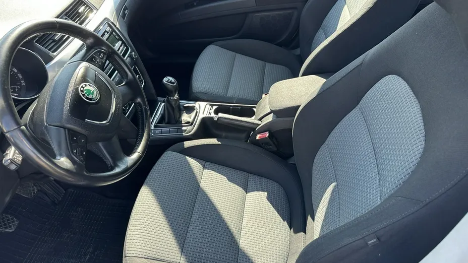 SKODA Superb -