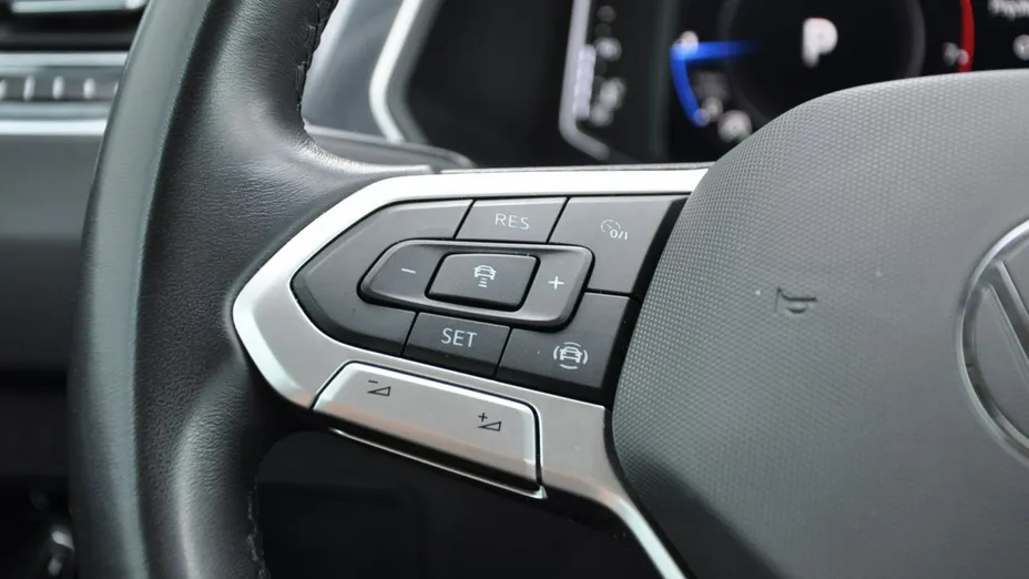VOLKSWAGEN Tiguan -