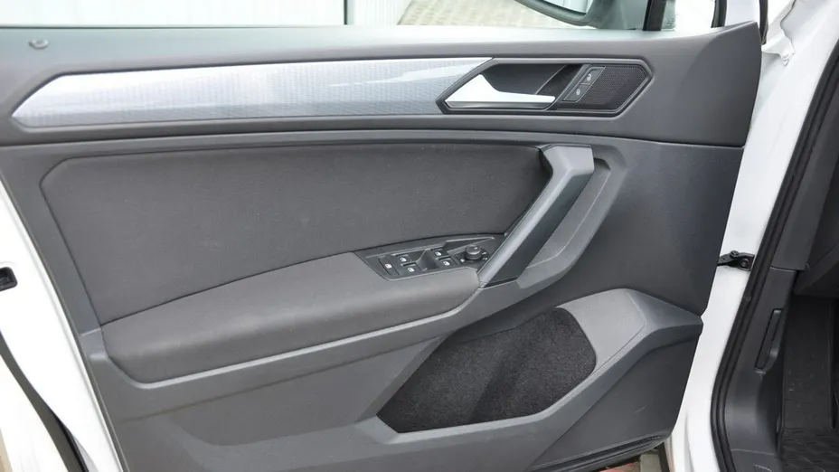 VOLKSWAGEN Tiguan -