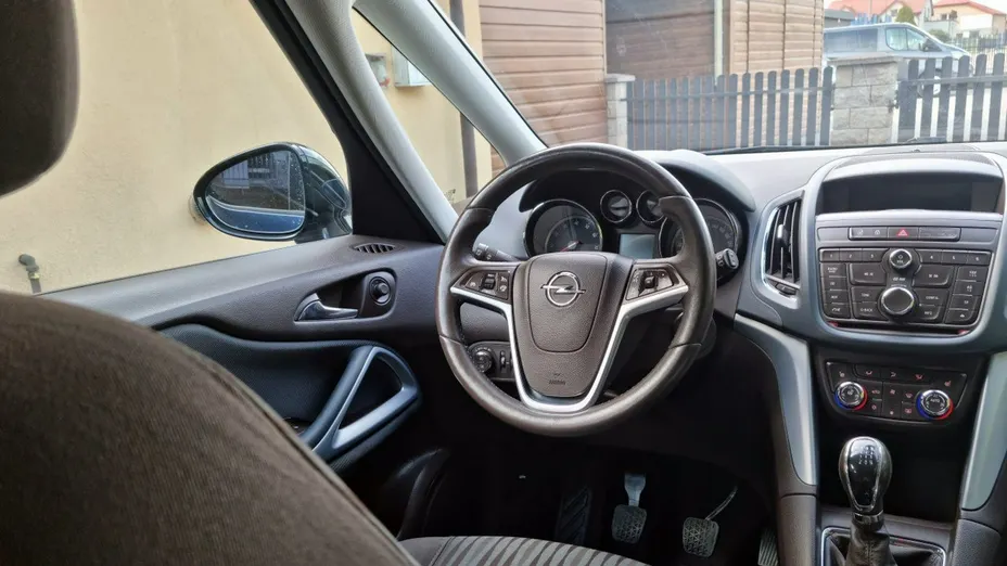 OPEL Zafira -