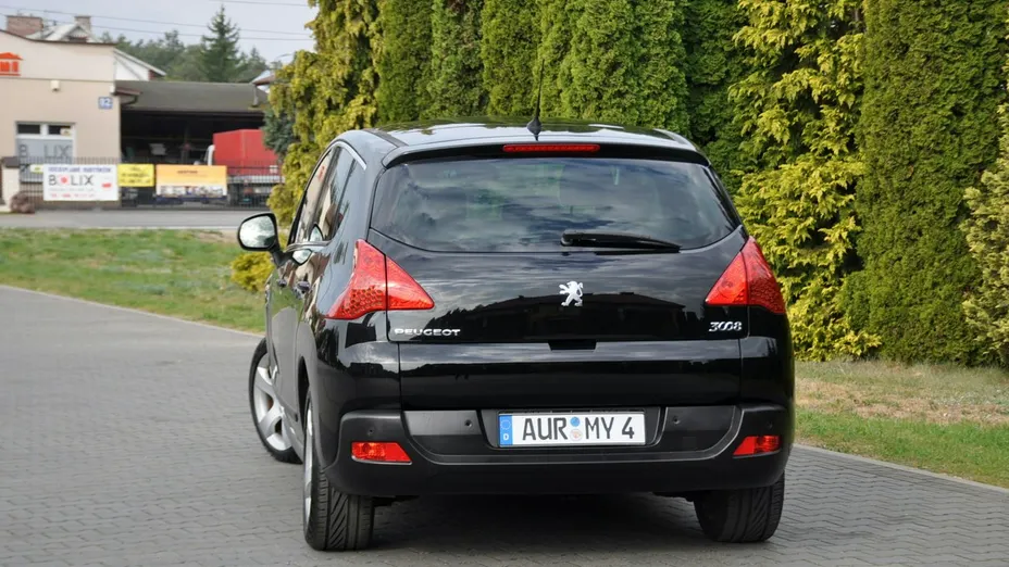 PEUGEOT 3008 -