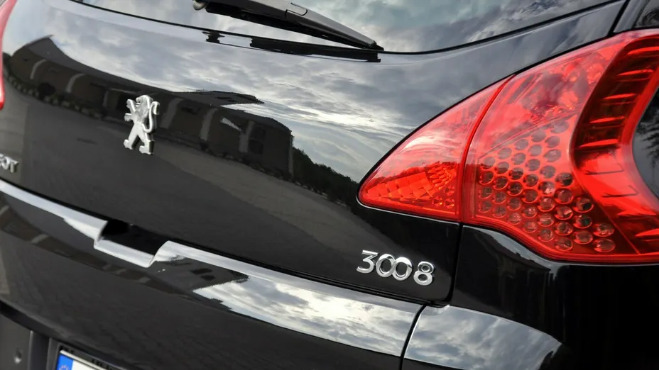PEUGEOT 3008 -