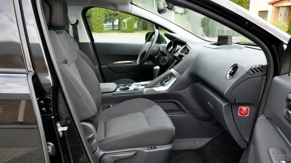 PEUGEOT 3008 -