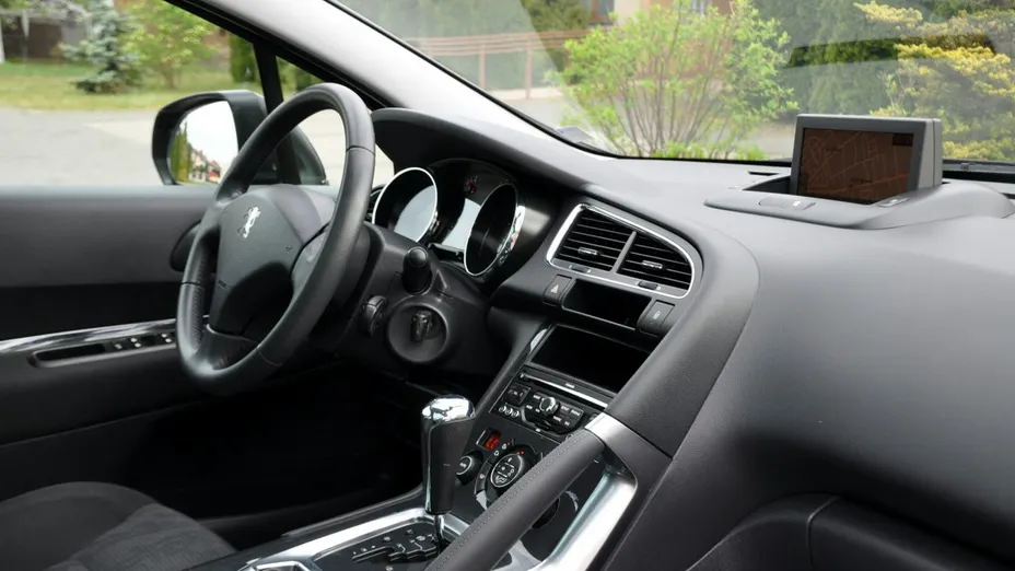 PEUGEOT 3008 -