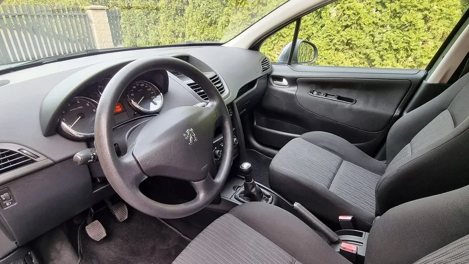 PEUGEOT 207 -