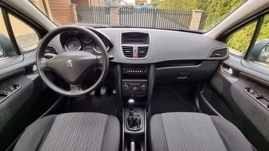 PEUGEOT 207 -