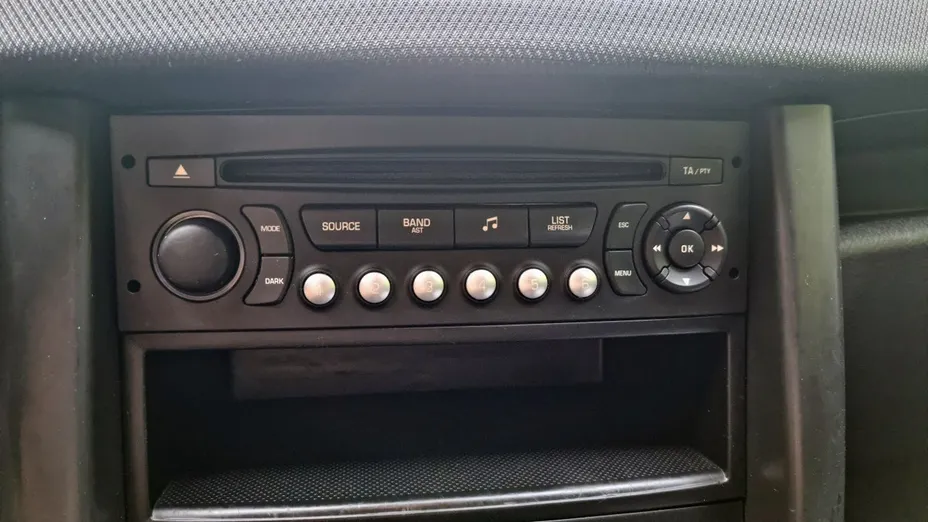 PEUGEOT 207 -