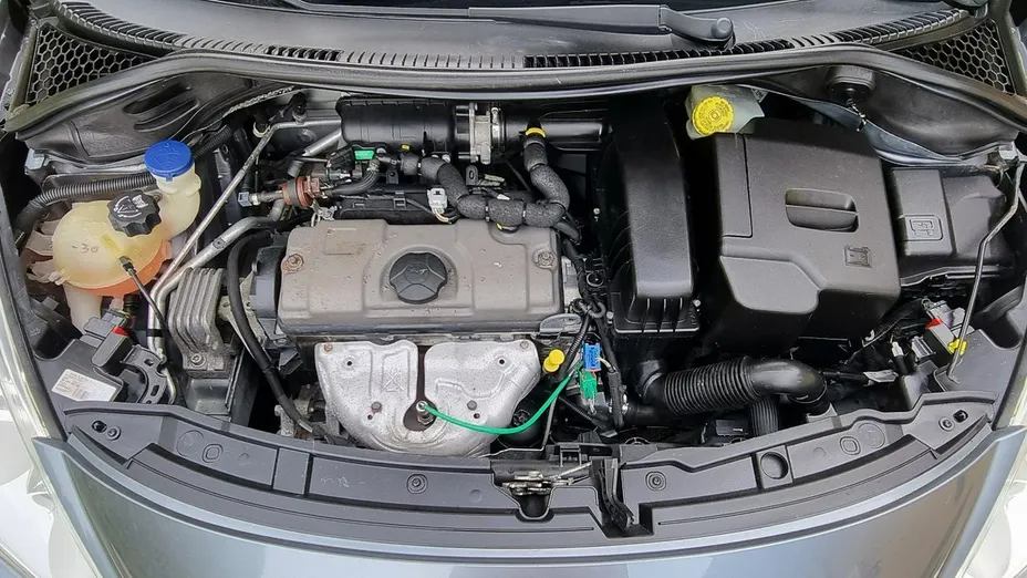 PEUGEOT 207 -