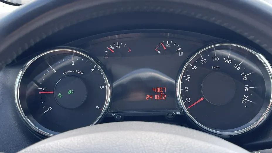 PEUGEOT 3008 -