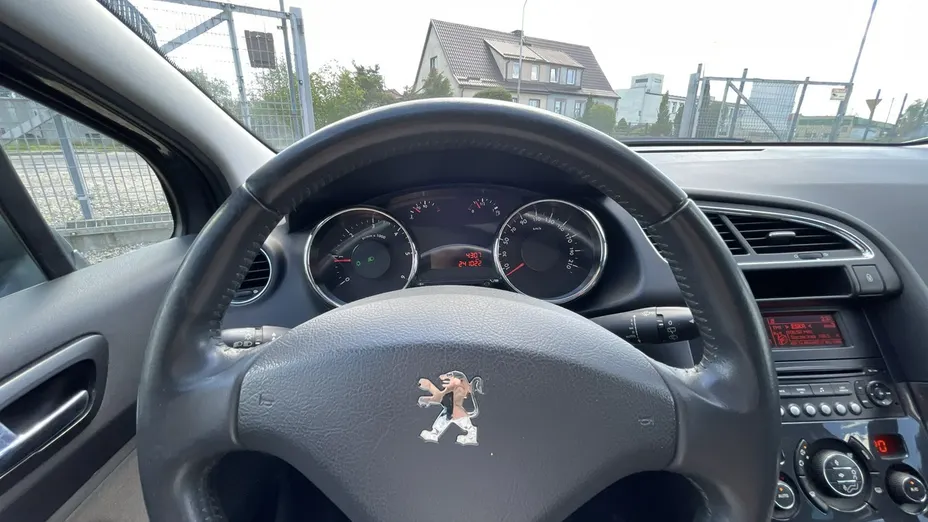 PEUGEOT 3008 -