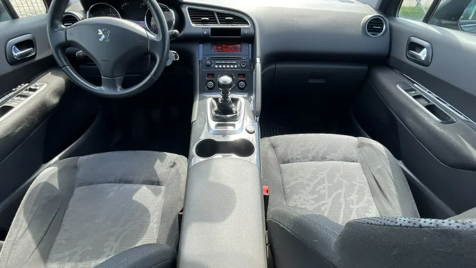 PEUGEOT 3008 -