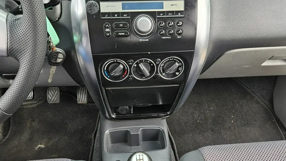 SUZUKI SX4 -