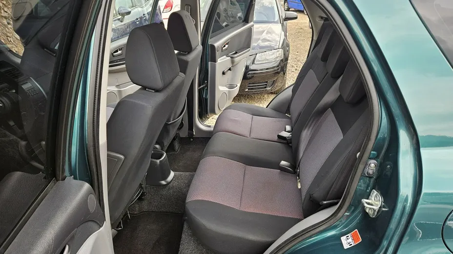SUZUKI SX4 -
