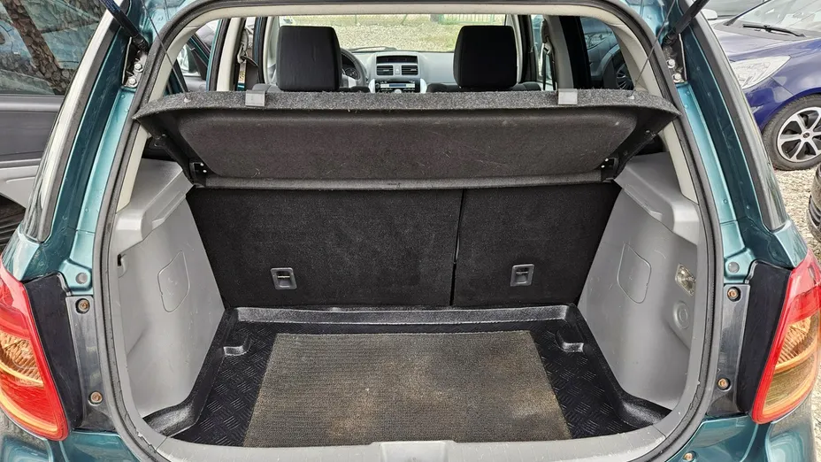 SUZUKI SX4 -