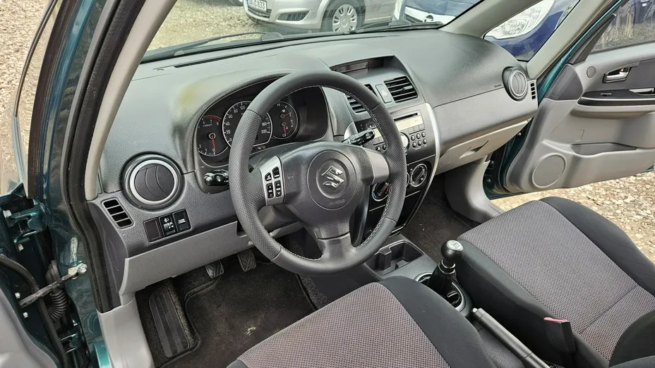 SUZUKI SX4 -