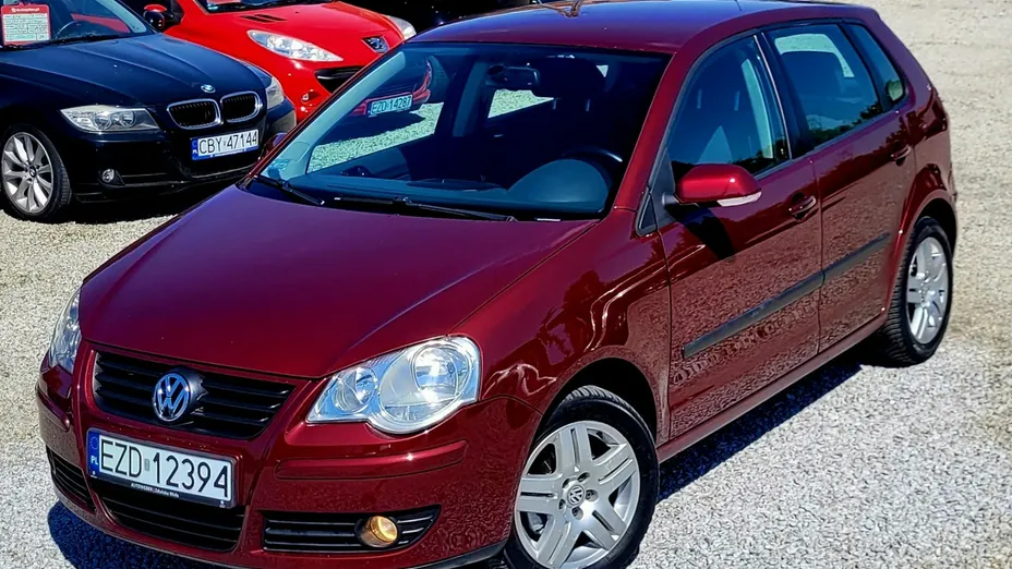 VOLKSWAGEN Polo -