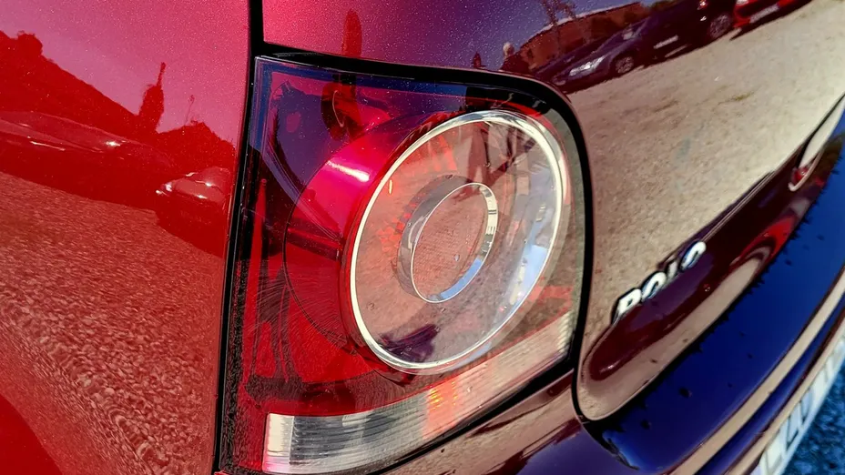 VOLKSWAGEN Polo -