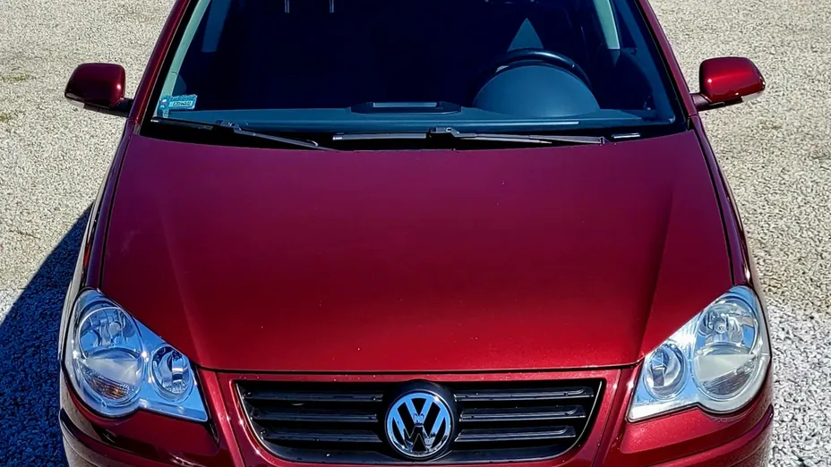 VOLKSWAGEN Polo -