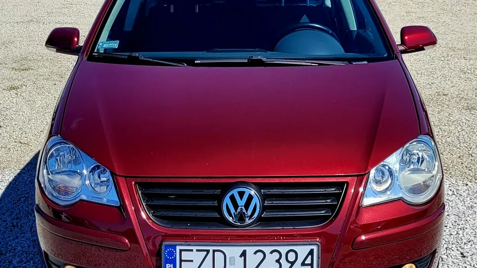 VOLKSWAGEN Polo -