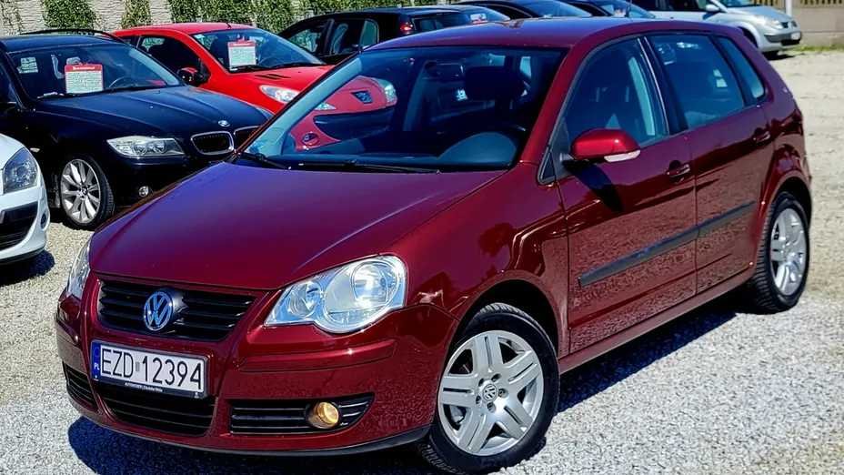 VOLKSWAGEN Polo -