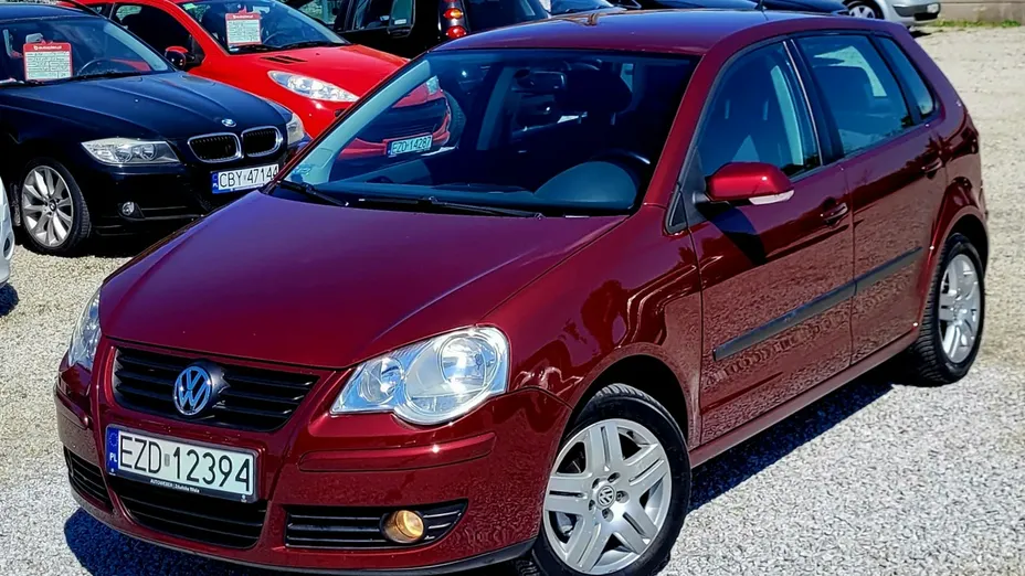 VOLKSWAGEN Polo -