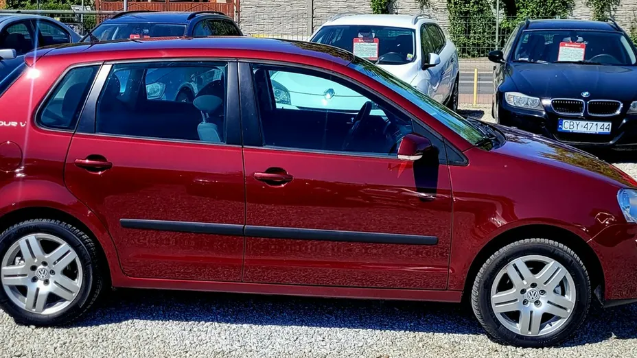 VOLKSWAGEN Polo -