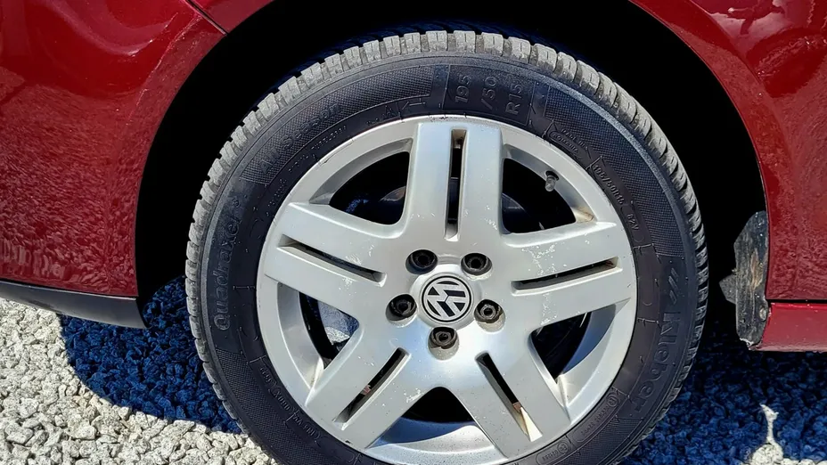 VOLKSWAGEN Polo -