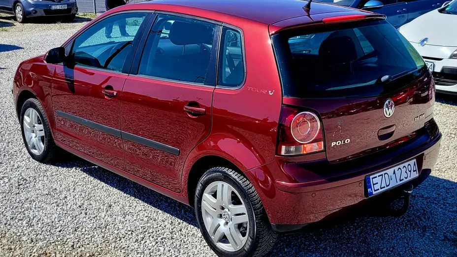 VOLKSWAGEN Polo -