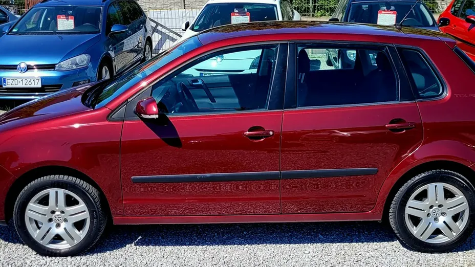 VOLKSWAGEN Polo -
