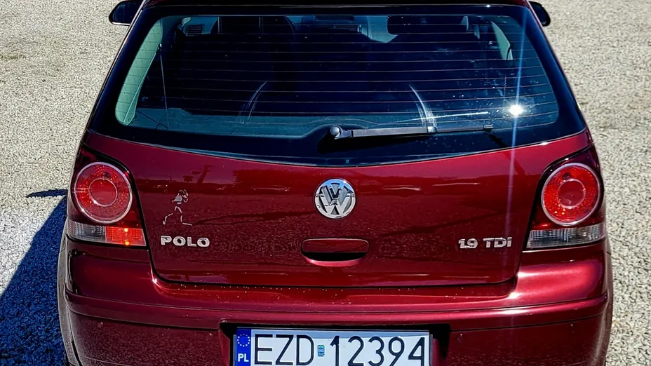 VOLKSWAGEN Polo -