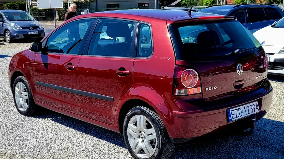 VOLKSWAGEN Polo -