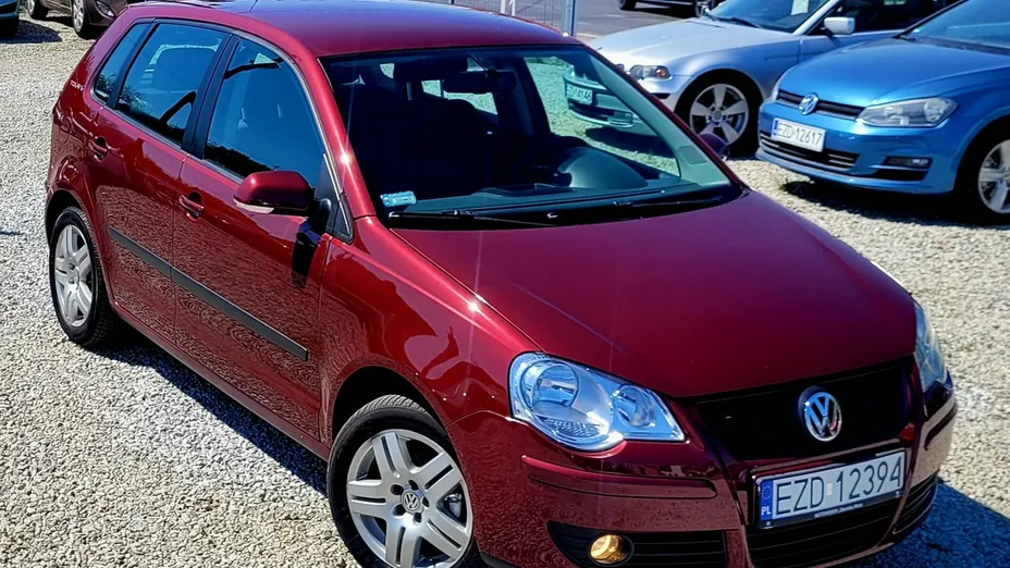 VOLKSWAGEN Polo -
