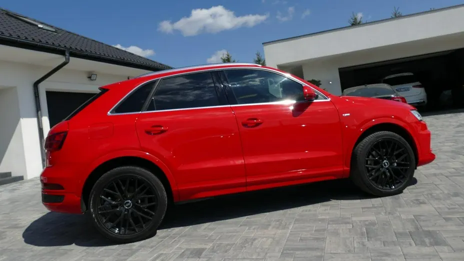 AUDI Q3 -
