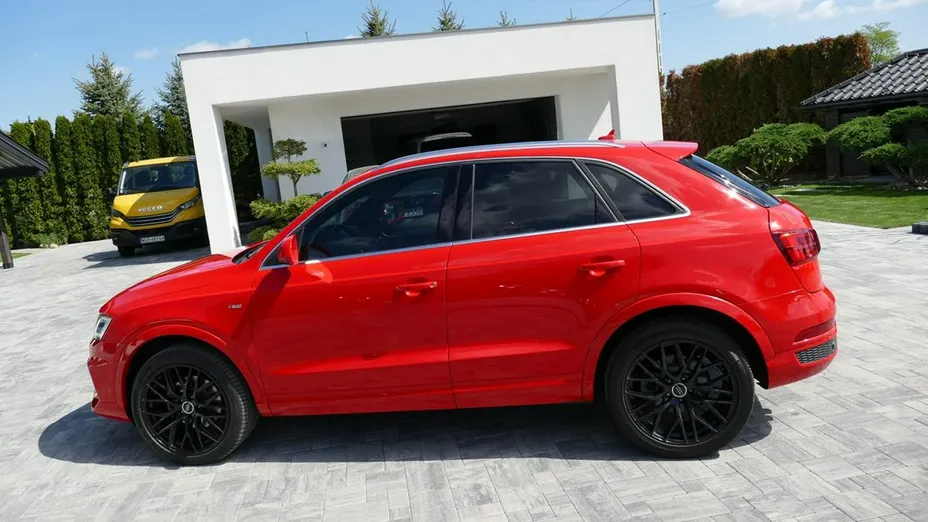 AUDI Q3 -