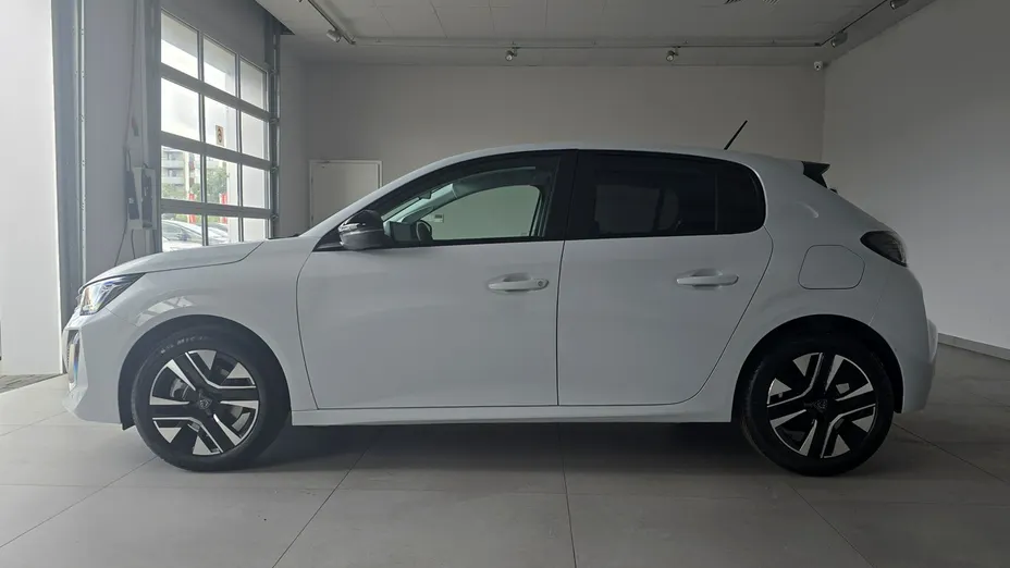 PEUGEOT 208 -