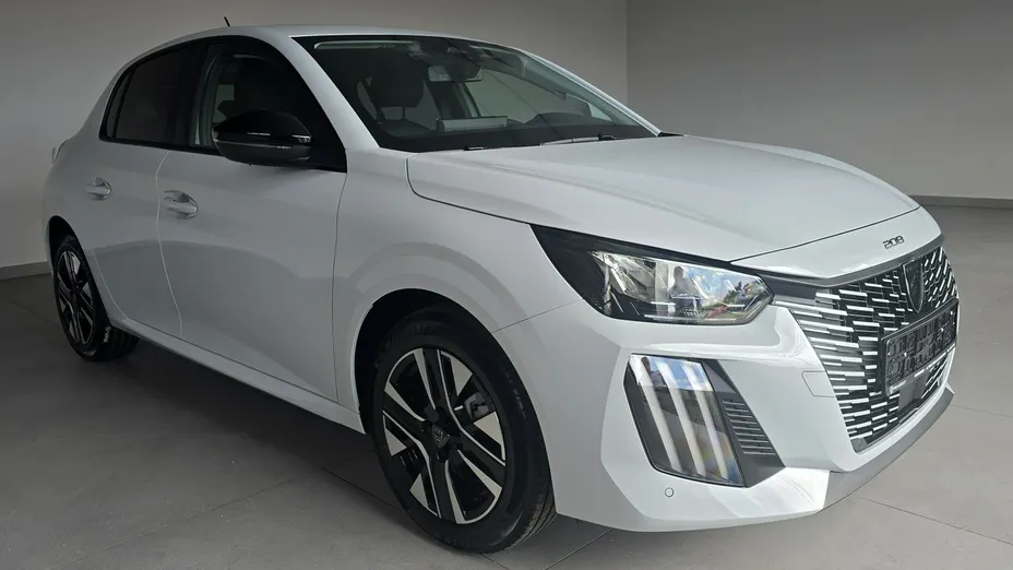 PEUGEOT 208 -