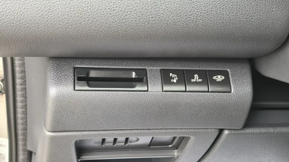 PEUGEOT 3008 -