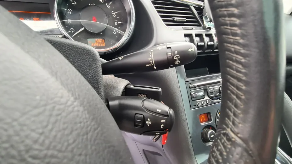 PEUGEOT 3008 -