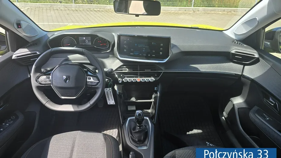 PEUGEOT 208 -
