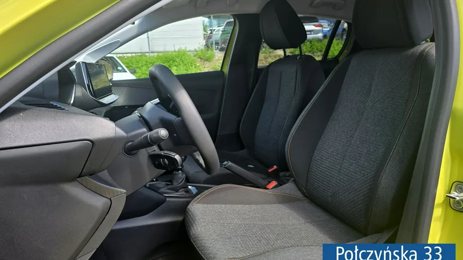 PEUGEOT 208 -