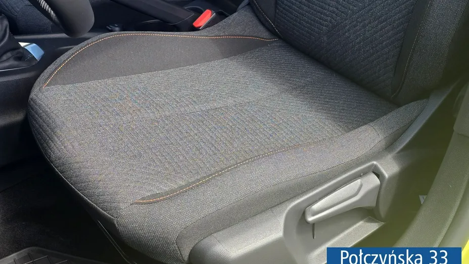 PEUGEOT 208 -