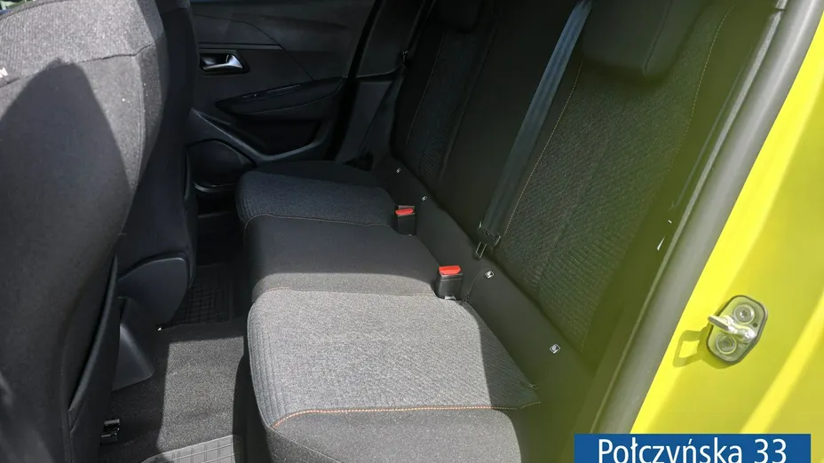 PEUGEOT 208 -